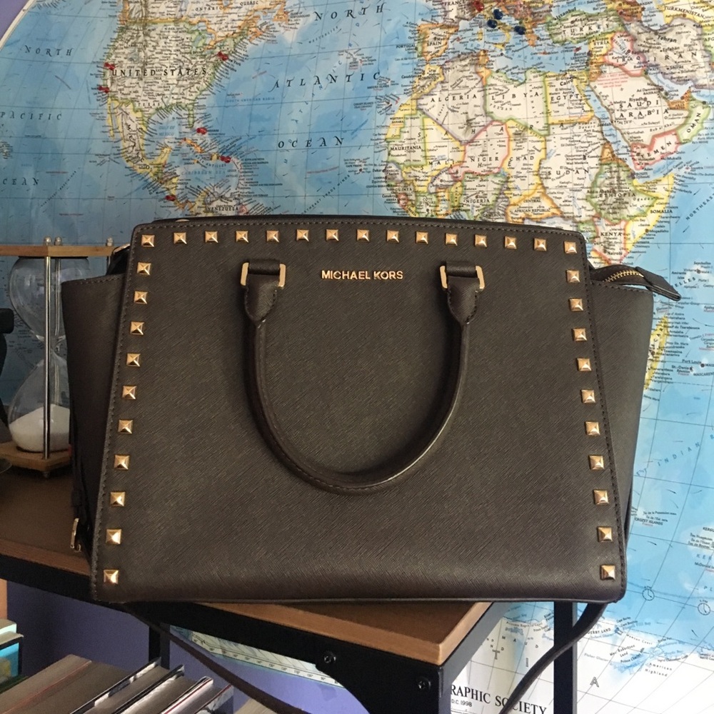 Selma Stud Medium Messenger
