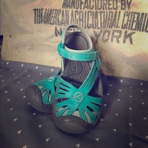 Keen girls/boys sandals Size 9 toddler