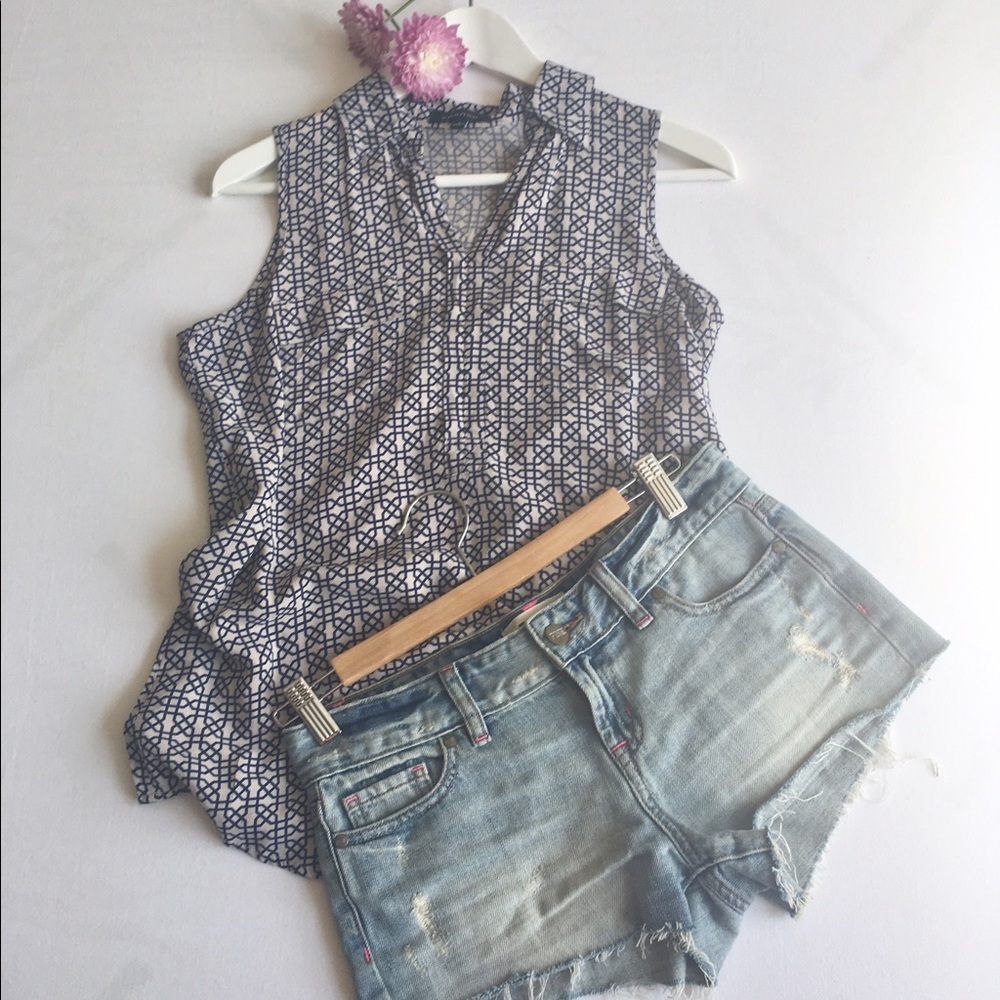 Navy blue 2 pocket sleeveless blouse size small