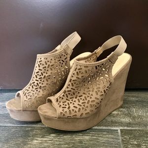 Nude Wedges