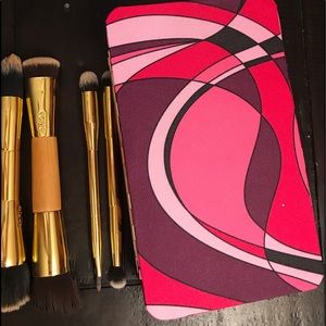 Tarte brushes and brush holder
