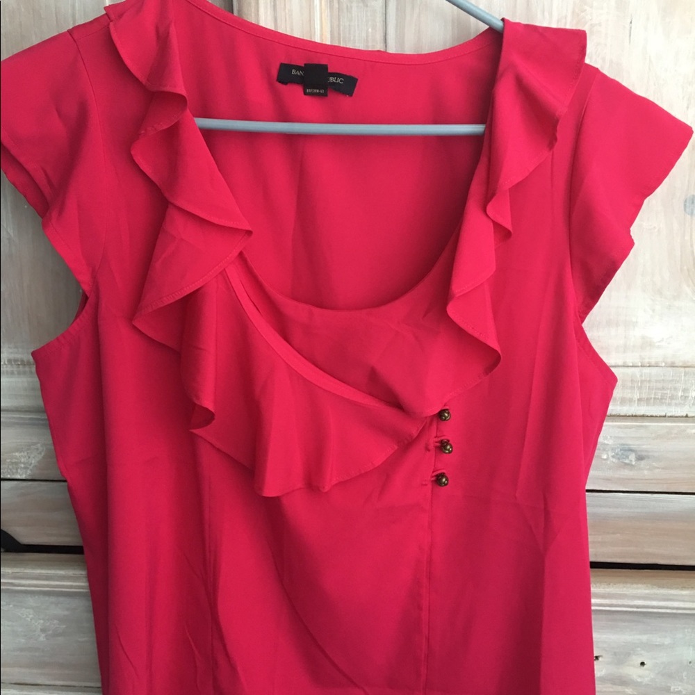 Banana Republic ruffled sleeveless blouse