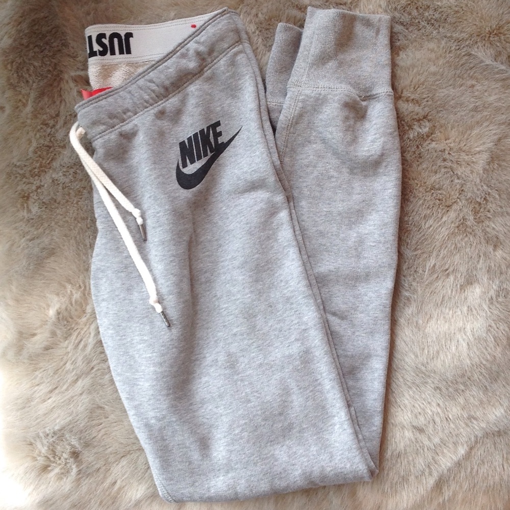 NIKE tight ankle sweatpants Medium