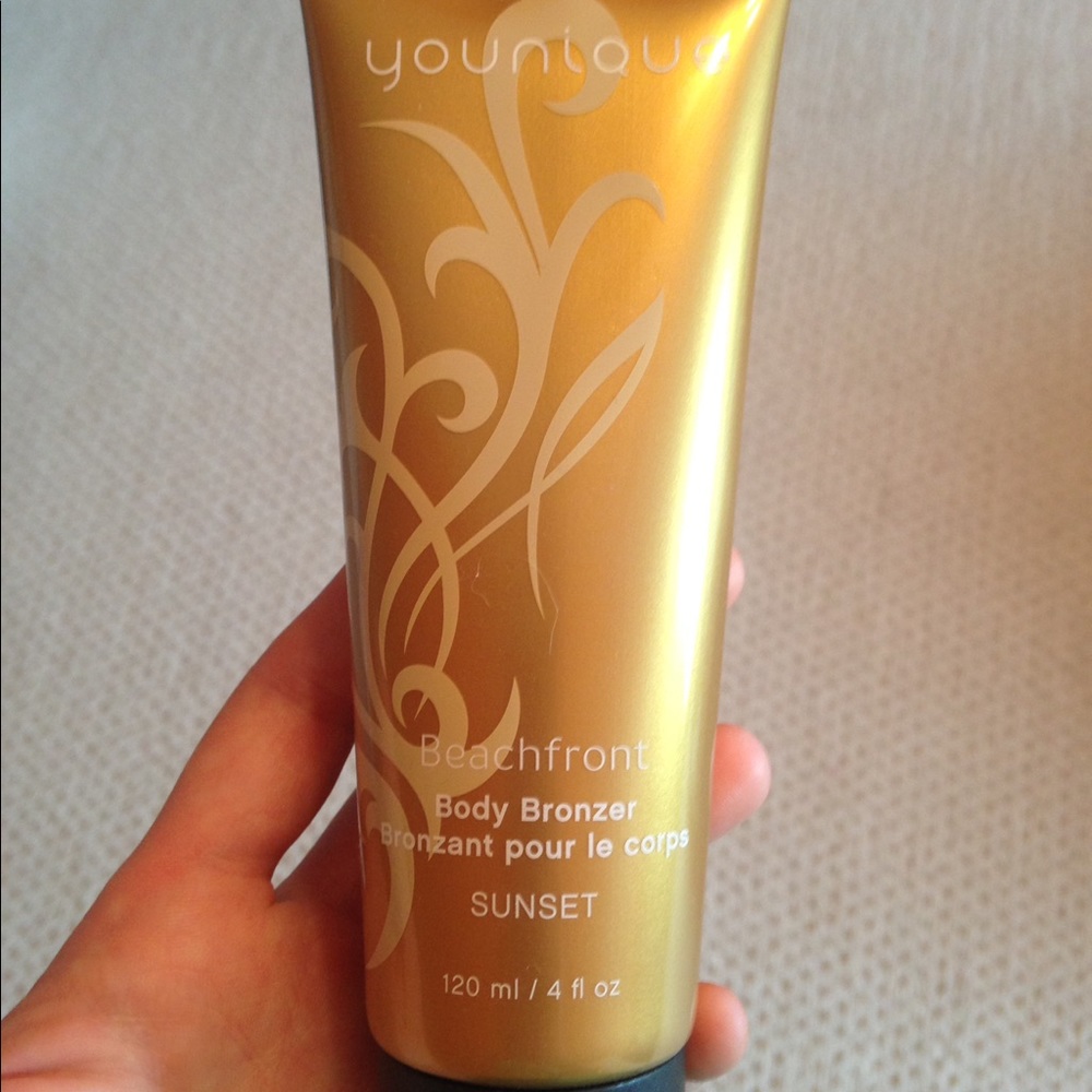 Younique body bronzer