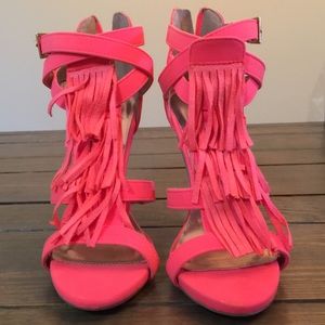 Hot pink fringe heels💘