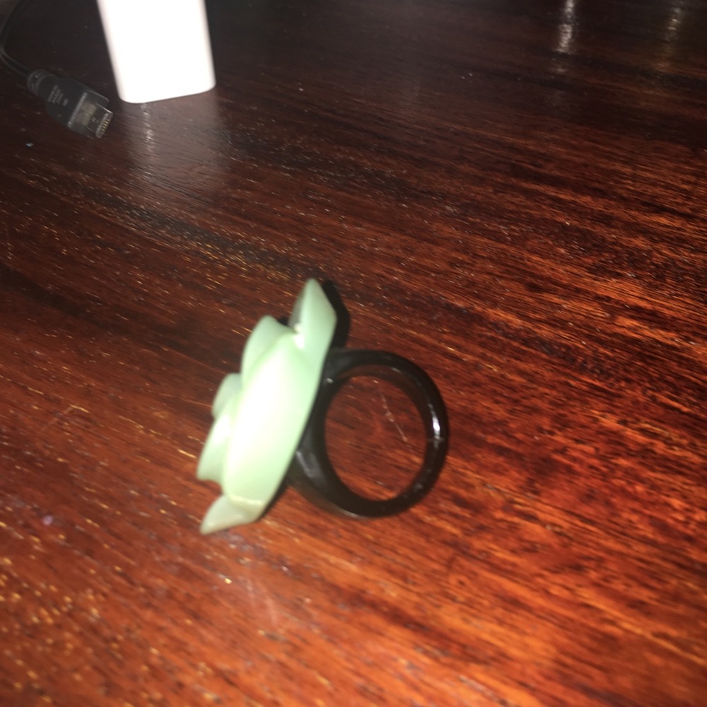 flower ring - Picture 2 of 4