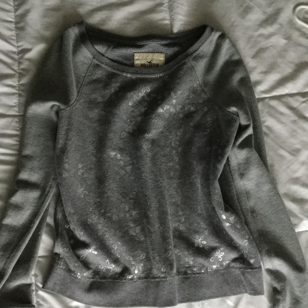 Gray hollister sweater