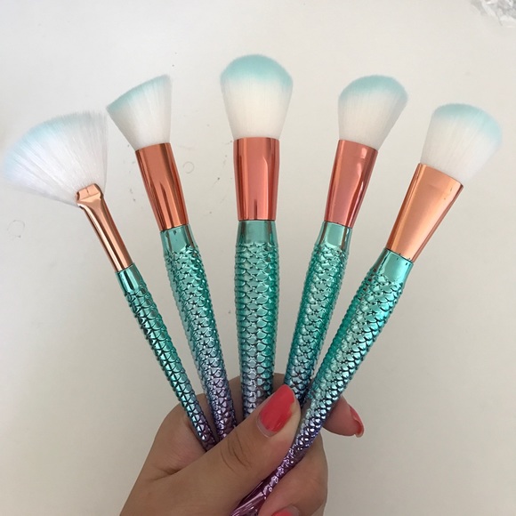 tarte 5 piece Aqua marine inspired mermaid face brushes from Kelz's