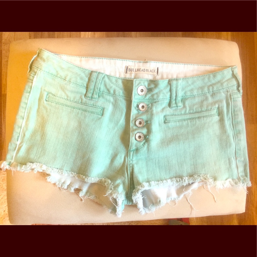 BULLHEAD BLACK shorts