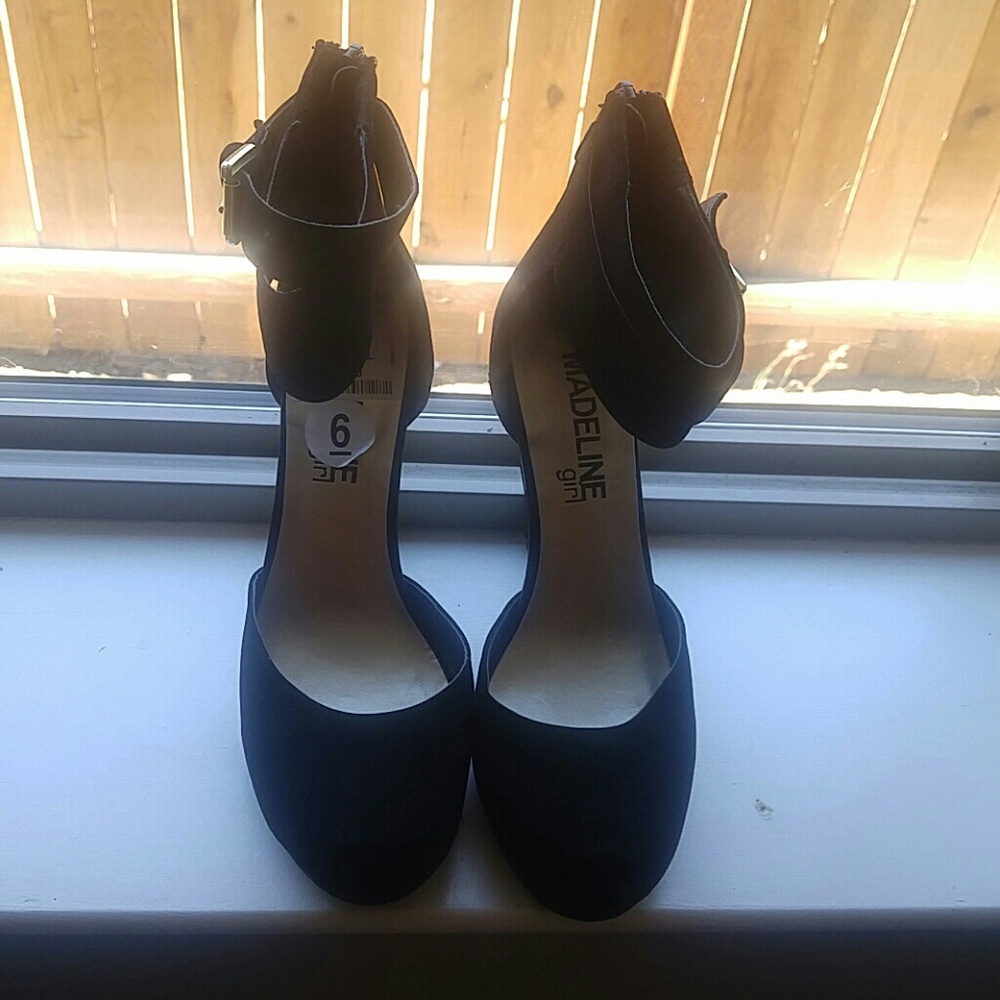 Black closed toe heels