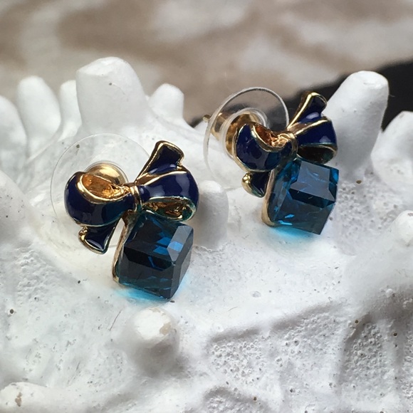 1-HOUR SALE Blue Ribbon Crystal Earrings - Picture 4 of 8