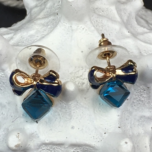 1-HOUR SALE Blue Ribbon Crystal Earrings - Picture 5 of 8