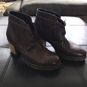 Brown casual booties 👢👢