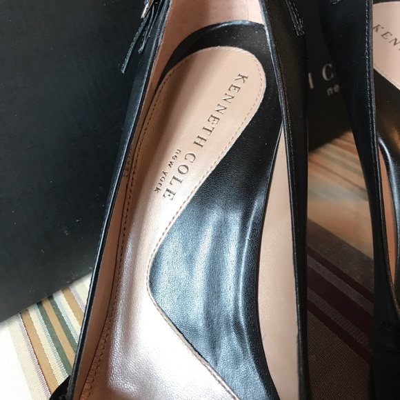 KENNETH COLE Black Heels Sz 7 - Picture 5 of 7