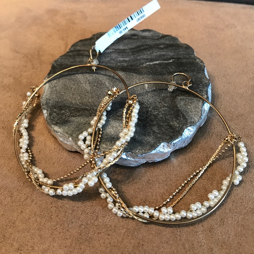 New gold hoop earrings with chain and pearl detail