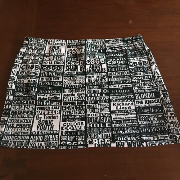 Y2K CBGD mini skirt - Picture 2 of 4