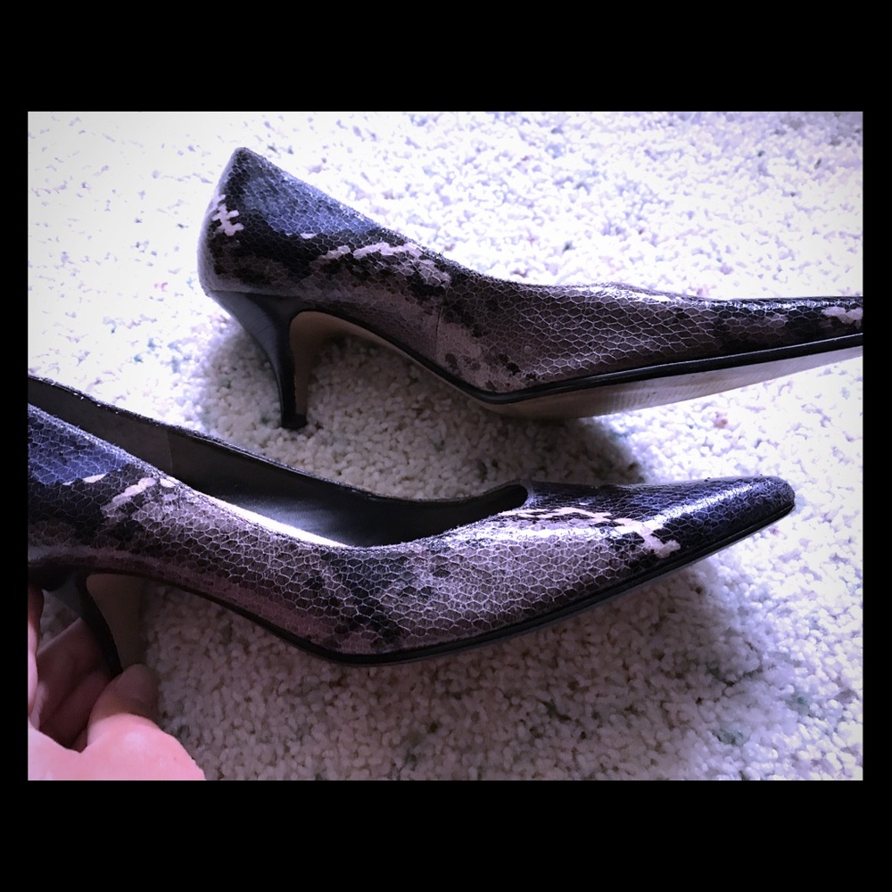 Sz 7 snakeskin multicolored short heels EUC