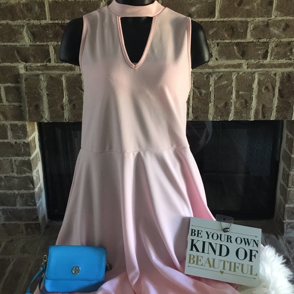 Beautiful Dress - Picture 2 of 8