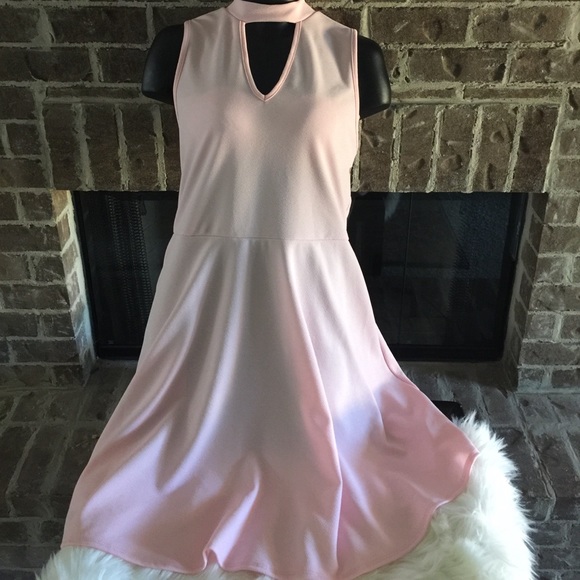 Beautiful Dress - Picture 3 of 8