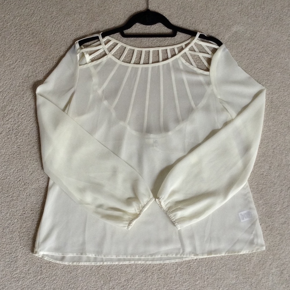 NWT Ya Large Long Sleeve Open Back Chiffon Top