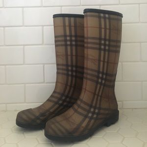 Great condition Burberry rainboots