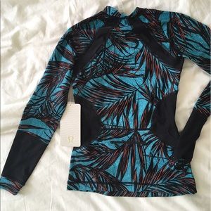 Lululemon rash guard NWT