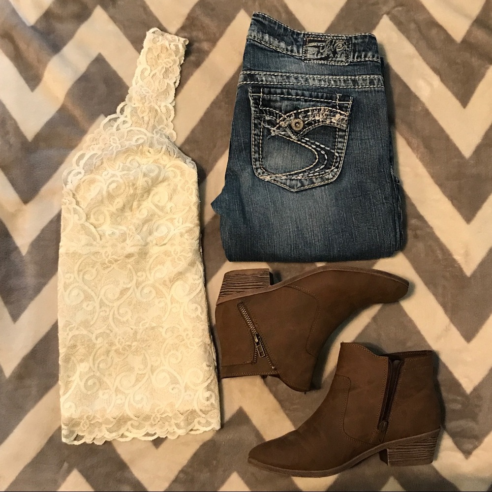 ⬇️PRICE DROP⬇️ House Black Market lace tank