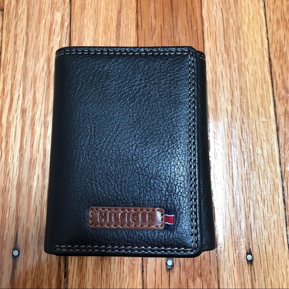 NWOT TOMMY HILFIGER BLACK TRIFOLD WALLET