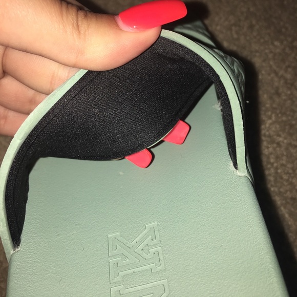 Victoria secret (PINK) green slip on sandals! - Picture 6 of 6