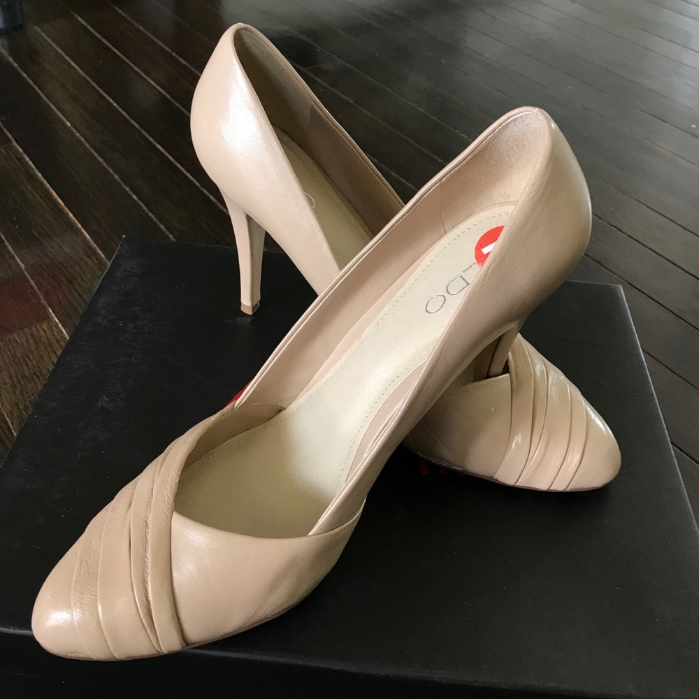 Classic round-toe nude heels 👸