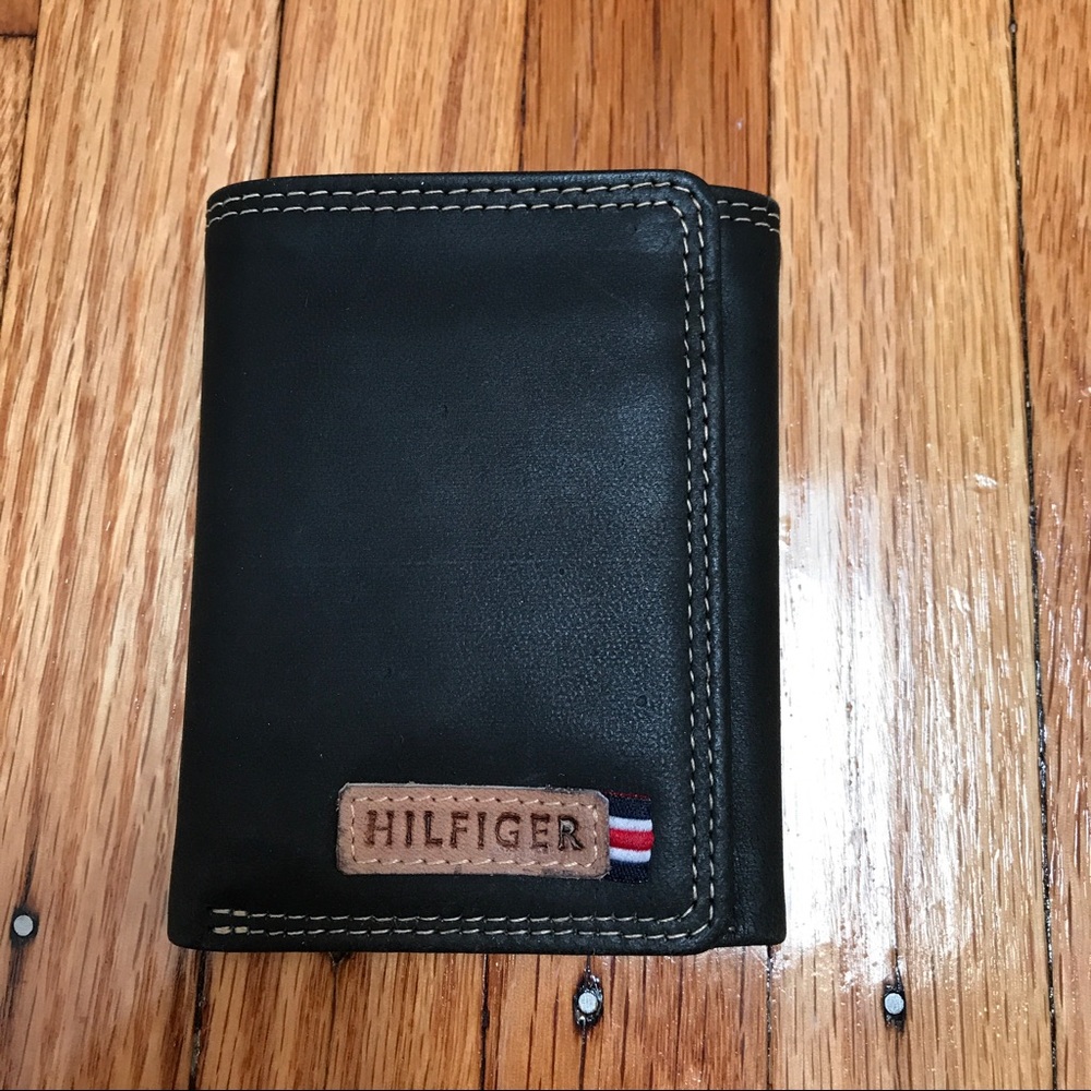 NWOT TOMMY HILFIGER DARK GREY TRIFOLD WALLET