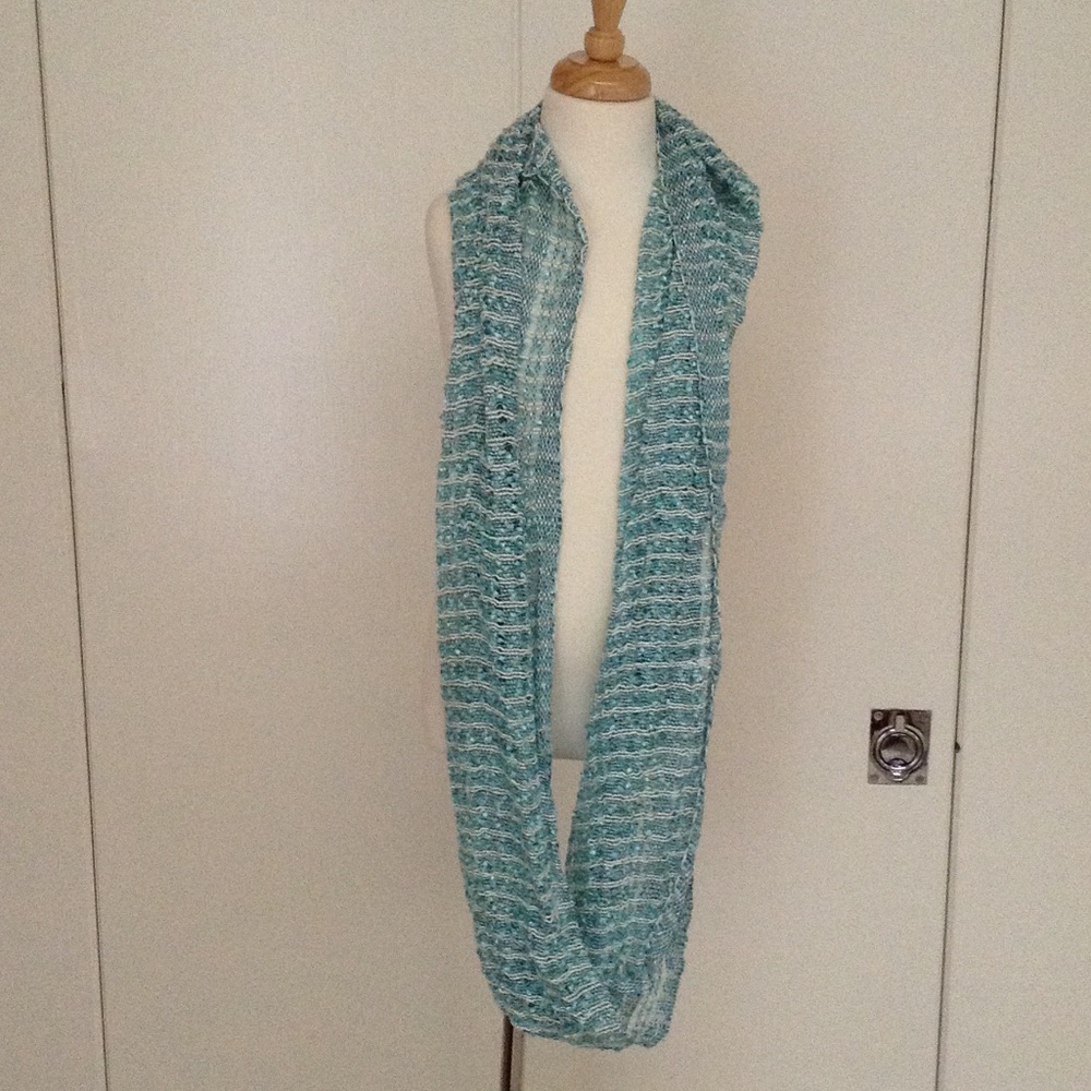 Infinity scarf - Picture 2 of 3