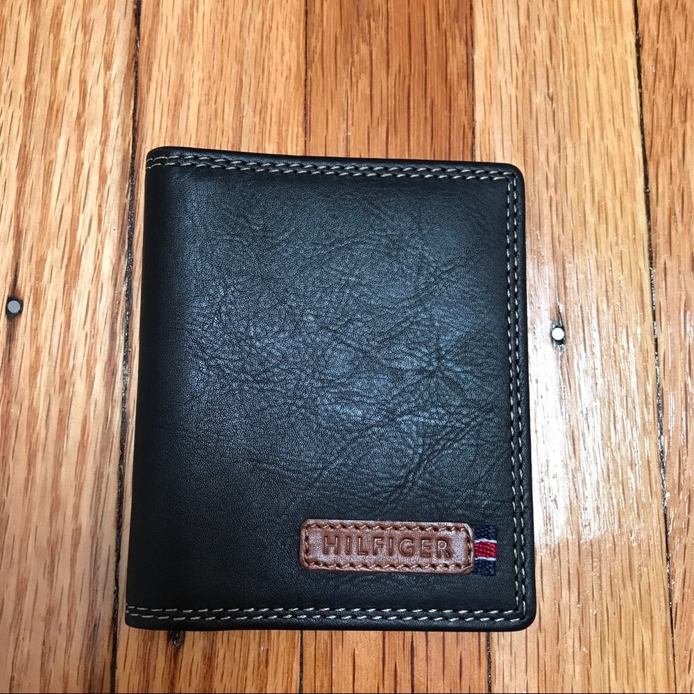 NWOT TOMMY HILFIGER BLACK FOLDING CARD CASE WALLET