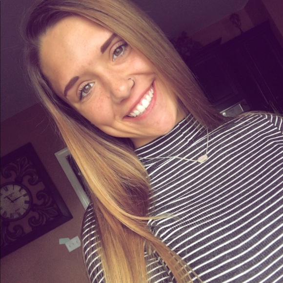 Meet your Posher, Hannah - Picture 1 of 1