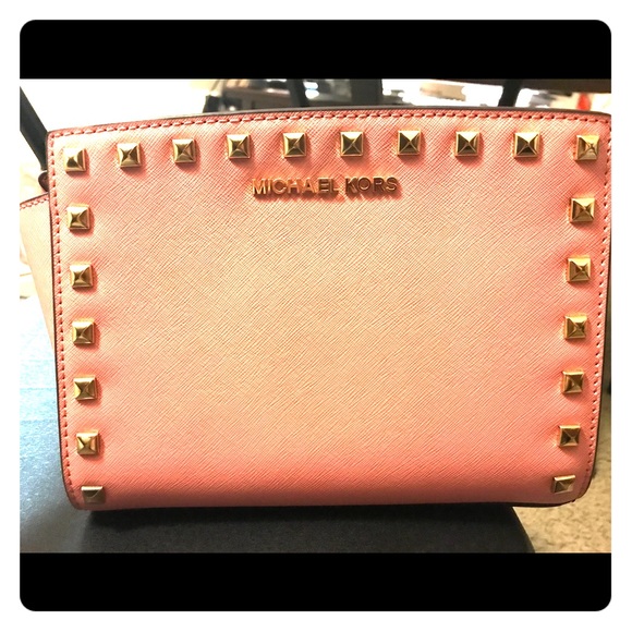 Michael Kors Shoulder bag. Only one time use. - Picture 1 of 4