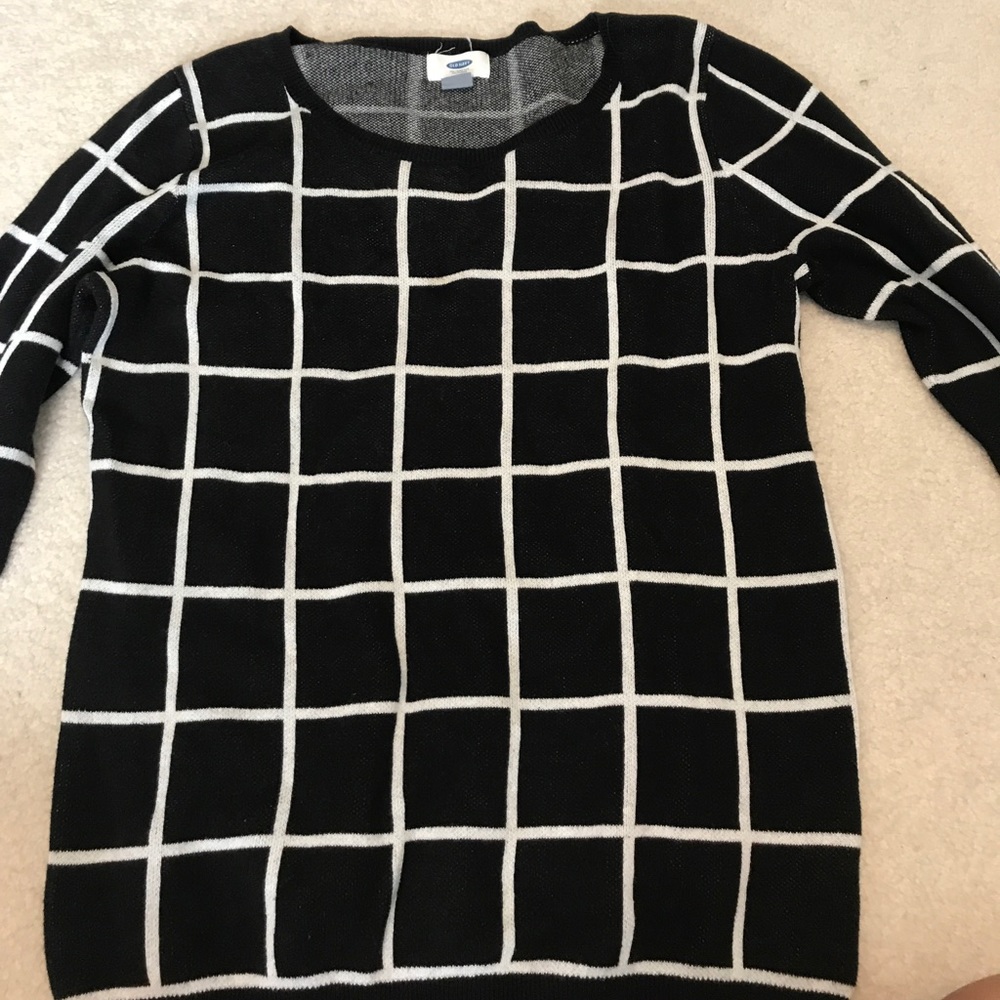 Medium black and white Old navy grid sweater