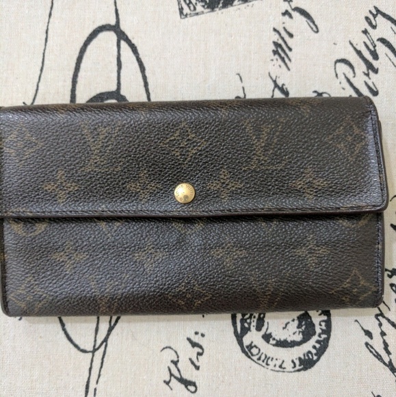 LV wallet - Picture 1 of 7