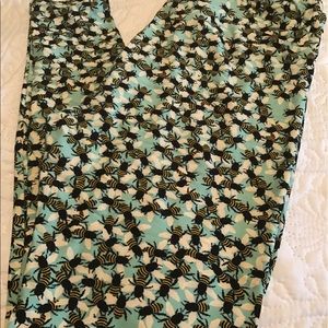 Bees 🐝 on Honey 🍯