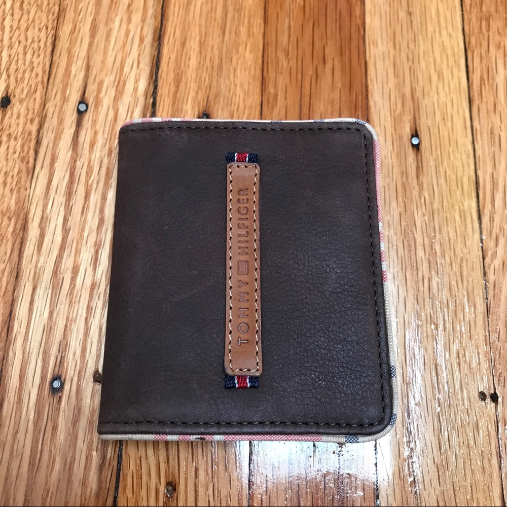 NWOT TOMMY HILFIGER BROWN CARD HOLDER