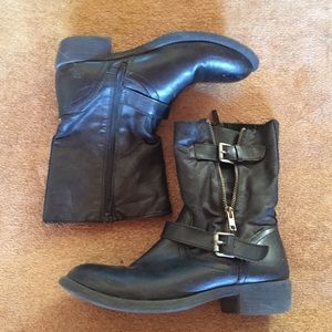 Black buckle boots