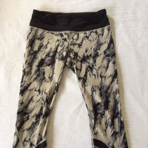 Lululemon Inspire Crop Granite Black/Mojave Tan 6