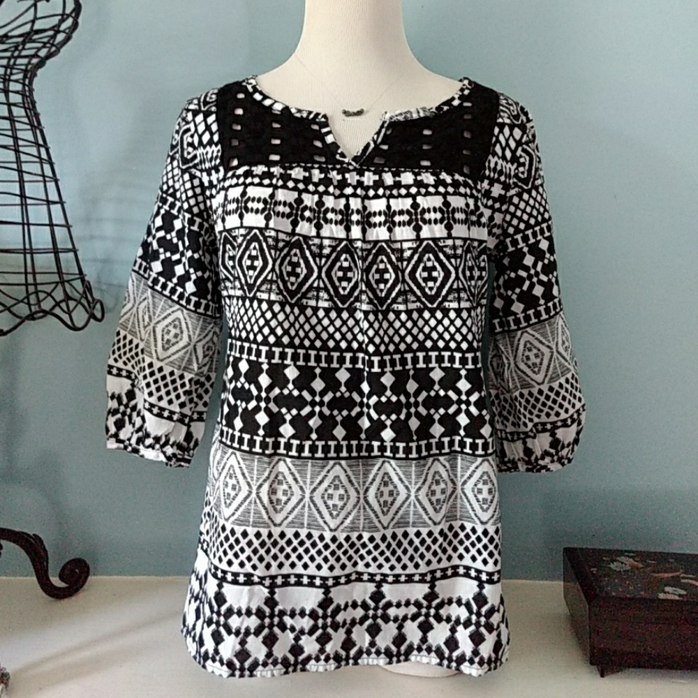 *Mossimo* Size XS Black White Top