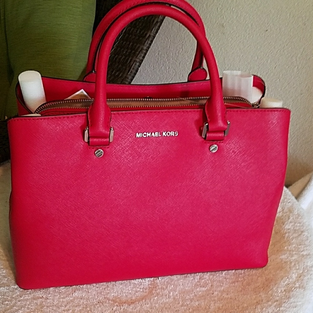 SOLD /SOLD  Michael kors Savannah LG red satchel