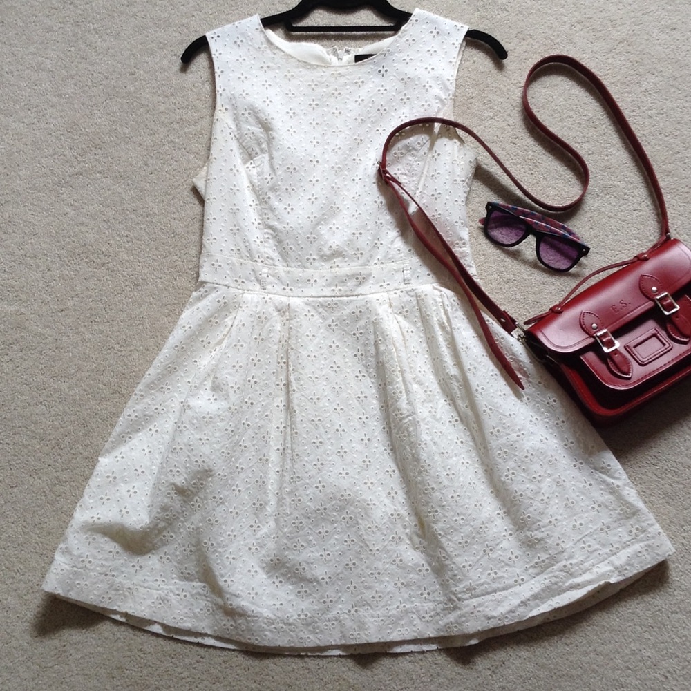 Forever 21 Medium Eyelet Lace Dress