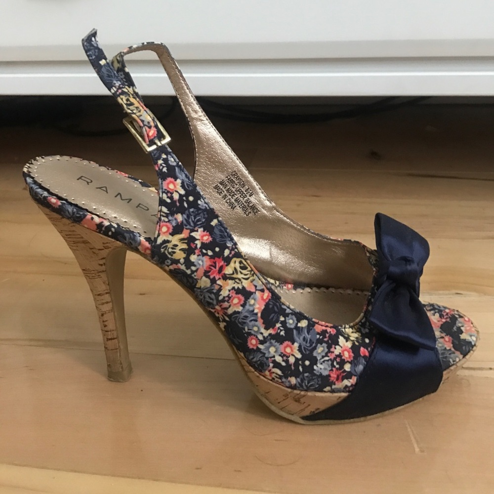 ***LAST CHANCE*Navy Floral Grayson Heels