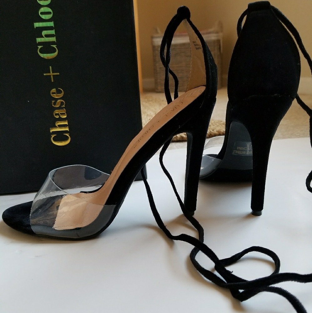 Stiletto black velvet size 7.5
4 1/2"heel