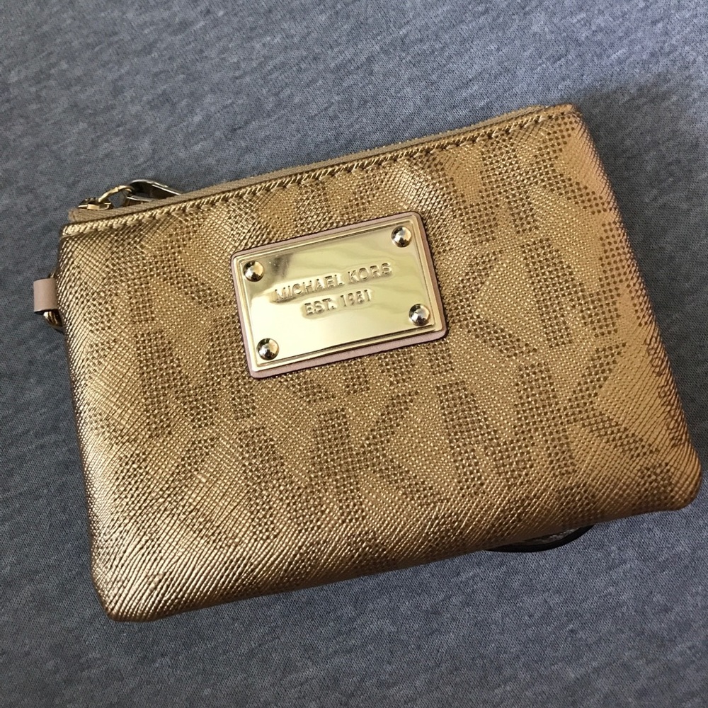 michael kors wristlet