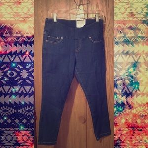 Hue jegging capris, new with tags