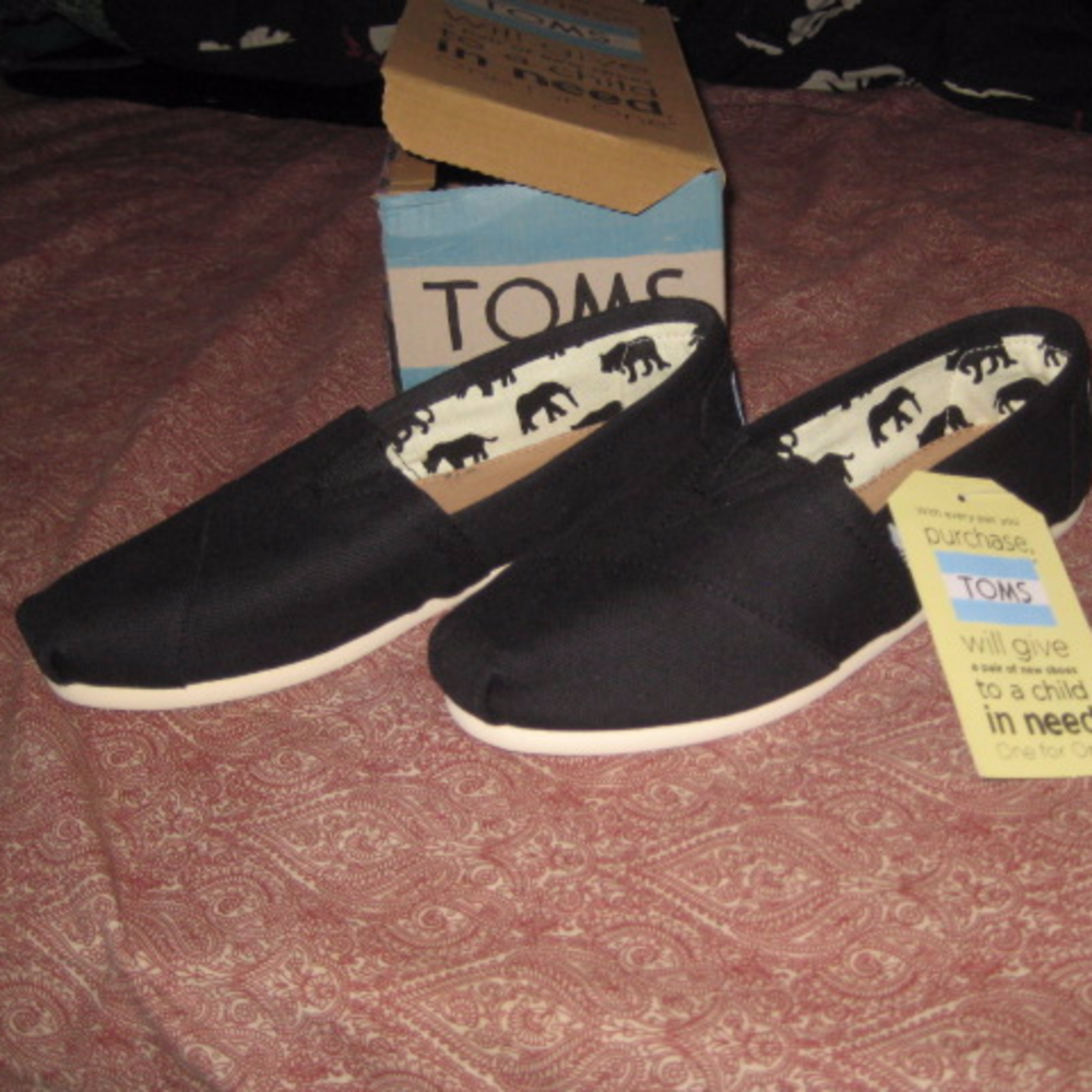 ❤ TOMS classic black canvas shoes woman's size 6.5