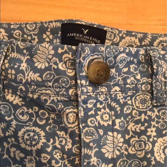 American Eagle Blue & White Pattern Stretch Shorts - Picture 2 of 5